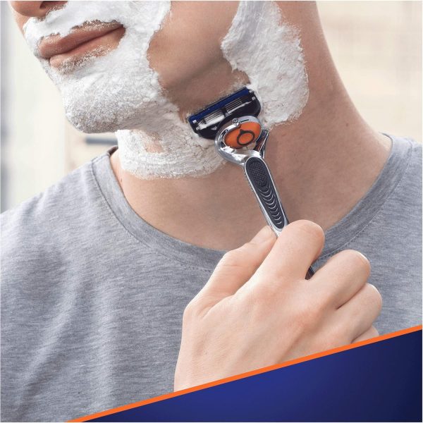 Gillette Fusion 5 Razor Blades with Trimmer for Precision and Glide Coating, 4 Replacement Blades - Image 4